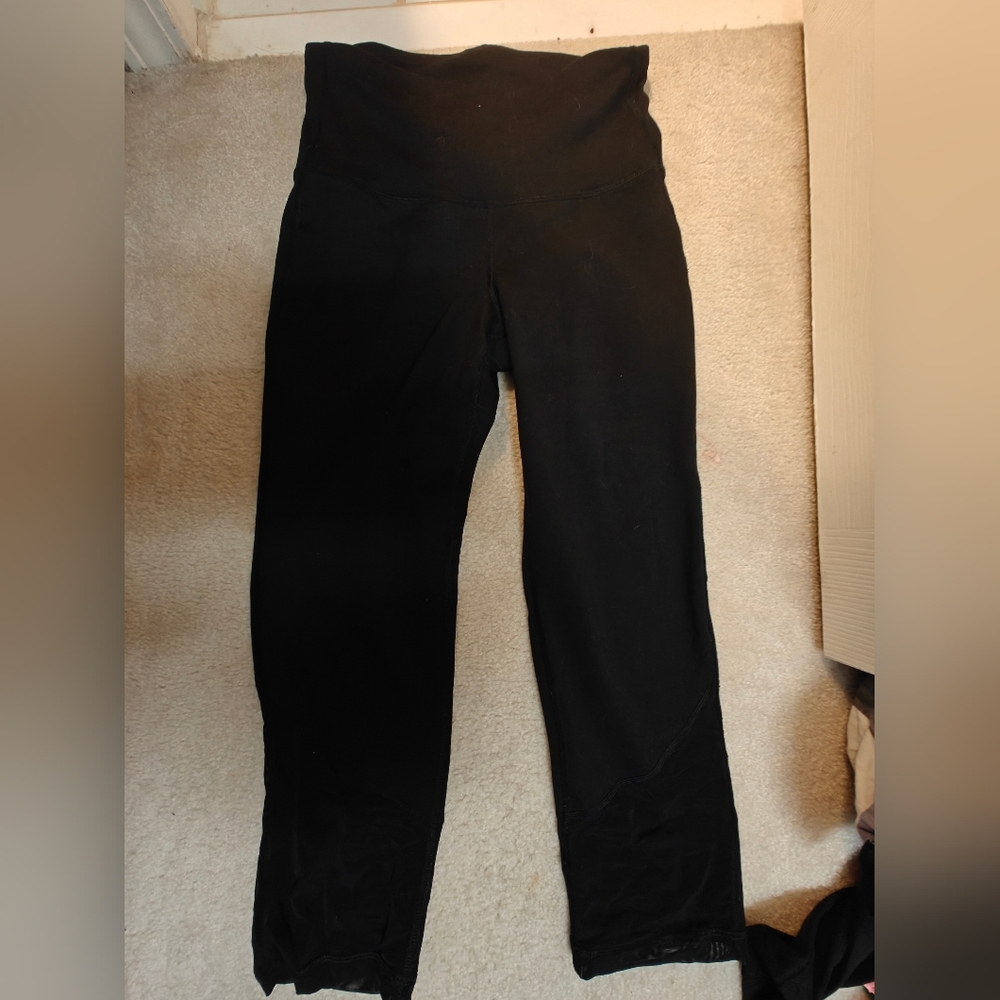 Old Navy High Waisted active elevate legging go dry with mesh at bottom of leg